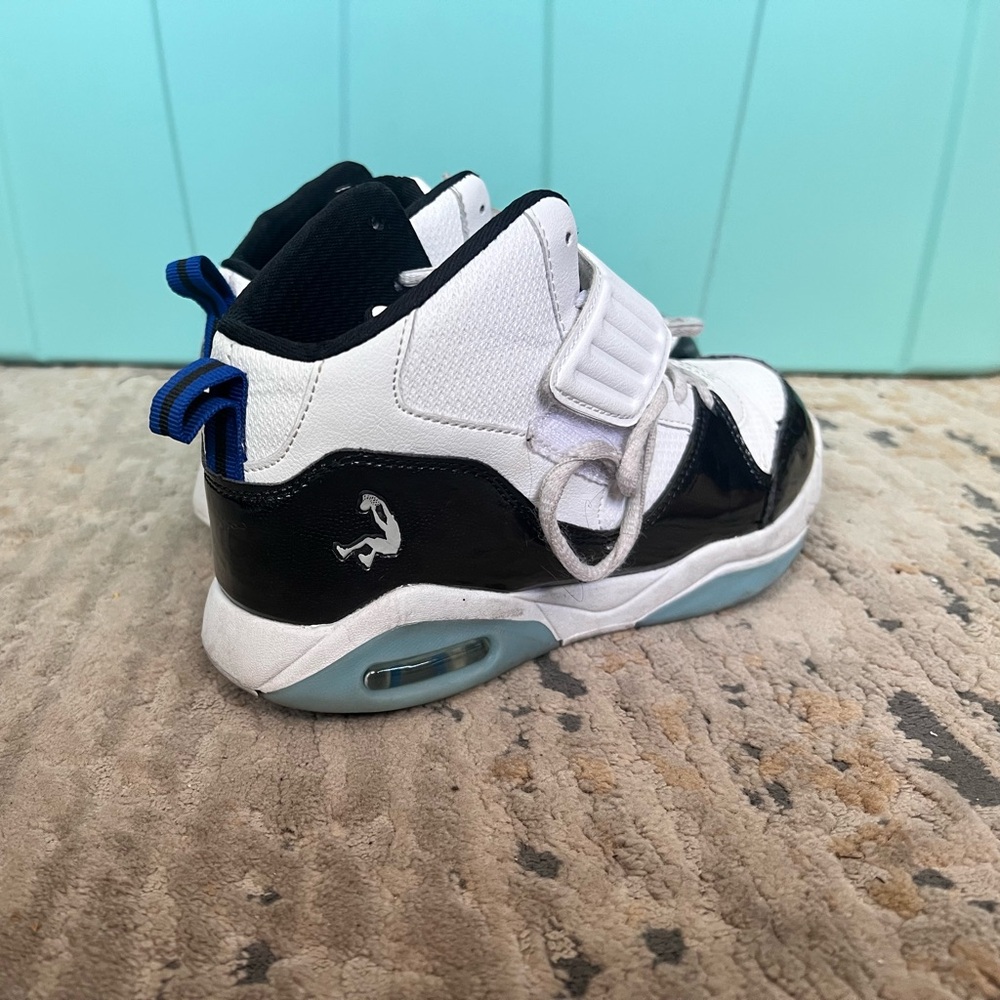 Shaq - Kids' White and Black Athletic Shoes
